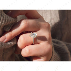 Bague solitaire taille poire 1,30 TCW avec accents en moissanite 10K pour femme