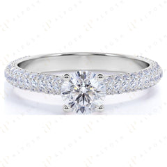 Bague solitaire ronde brillante de 1,20 TCW avec accents en moissanite 10K pour femme